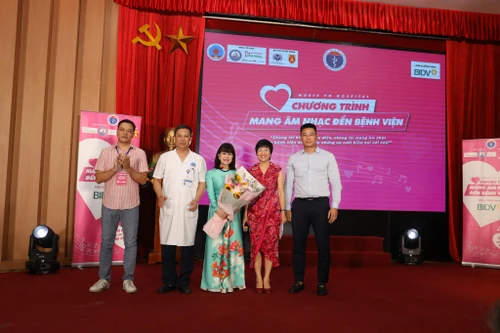 "Mang âm nhạc đến bệnh viện" tiếp tục trở lại với viện K cơ sở Tân Triều