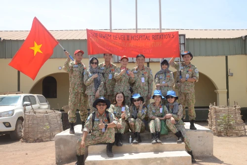 Bác sĩ “mũ nồi xanh” Việt Nam: Khám bệnh miễn phí, lan tỏa thông điệp ngày 8/3