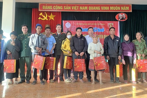 Sẻ chia khó khăn cùng hai xã biên giới Chiềng On, Phiêng Khoài