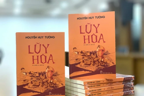 Phát hành "Luỹ hoa", những trang viết về người Hà Nội sống hào hoa, chiến đấu quả cảm
