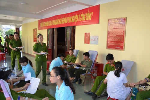 200 đoàn viên thanh niên Công an tỉnh Quảng Ngãi hiến máu tình nguyện