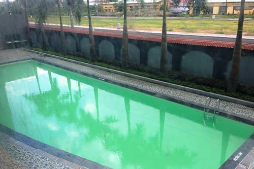 Buổi đầu đi học, bé trai 9 tuổi chết đuối dưới bể bơi