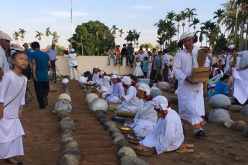 Lạc vào hội Tết Ramưwan độc đáo của người Chăm Bàni