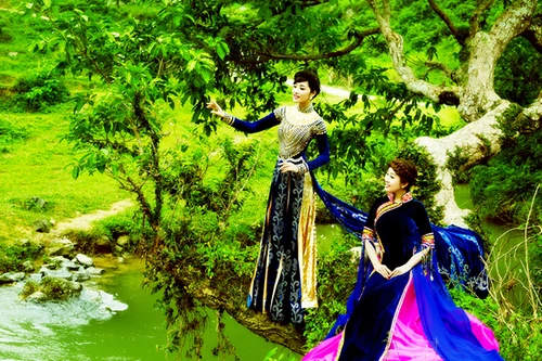 MC Kim Trang và Hoa hậu Triệu Thị Hà "đọ sắc" chốn bồng lai