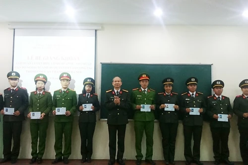 CATP Hà Nội bế mạc lớp huấn luyện điều lệnh quân sự, võ thuật CAND khóa V