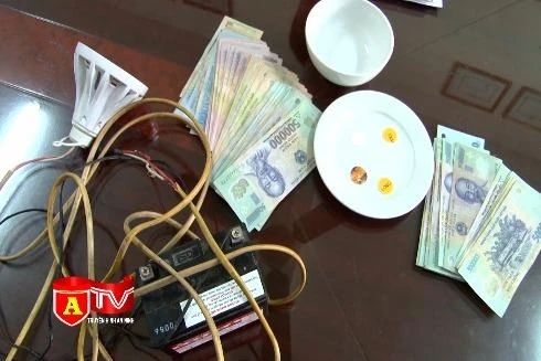 Lợi dụng lễ hội để tổ chức đánh bạc