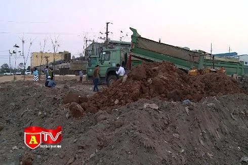 Cận cảnh 3000m3 chất thải sinh hoạt đổ trộm tại Quốc Oai