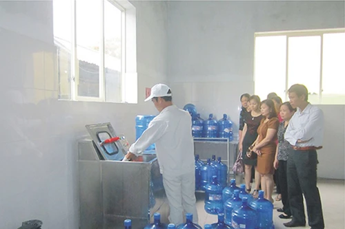 Mở cao điểm hậu kiểm cơ sở sản xuất nước uống đóng chai vi phạm