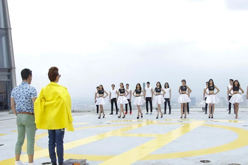 16 thí sinh người mẫu “ngợp” khi tập catwalk ở độ cao 191m