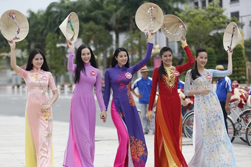 Những hình ảnh đầu tiên của thí sinh hoa hậu Việt Nam 2014 khu vực phía Nam