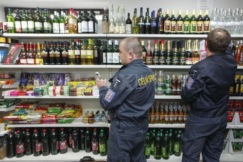 CH Czech phá mạng lưới phân phối rượu độc