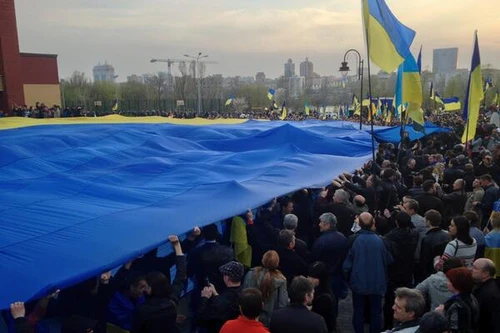 Ukraine phản ứng vì bị đốt quốc kỳ tại Ba Lan