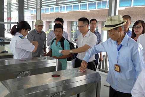 [Audio 10-10-2018] Xe buýt nhanh ở Hà Nội (BRT) bắt đầu áp dụng vé điện tử