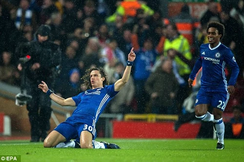 Arsenal thua thảm, Chelsea nhích thêm một bước tới ngai vàng