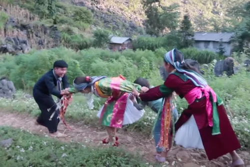 Tọa đàm về tục "bắt vợ" của người Mông