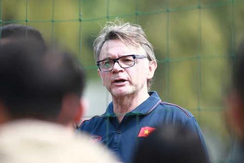 HLV Troussier chốt danh sách ĐT Việt Nam: Không có Quang Hải