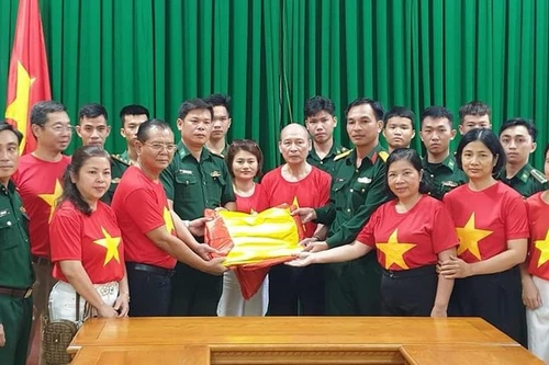 Đoàn công tác Hội Nhà báo Hà Nội chung tay “Nâng bước em tới trường” tại Kon Tum và Quảng Ngãi