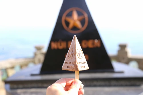 Những cây kem mang hình núi Bà Tây Ninh "gây sốt" trên mạng xã hội 