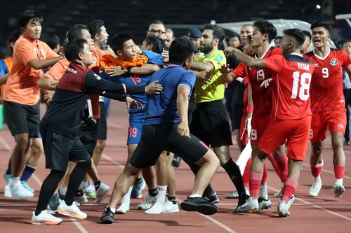 Indonesia vô địch SEA Games sau trận chung kết có 7 thẻ đỏ với Thái Lan