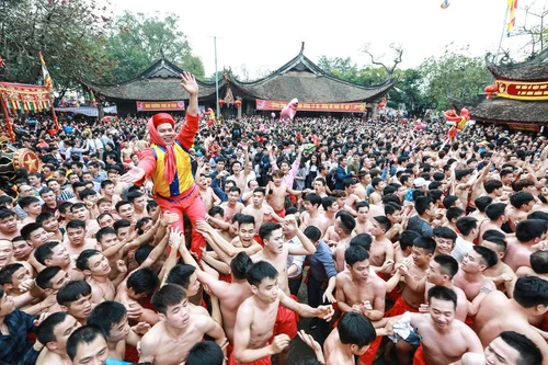 Mùa lễ hội 2023: Tiếp tục yêu cầu đặt tiền công đức, tiền giọt dầu đúng nơi quy định