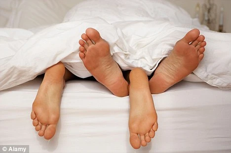 Dùng đồ chơi "người lớn" phải đi cấp cứu