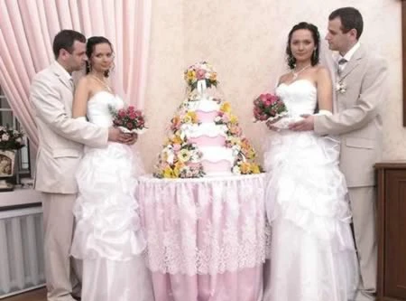 Những cặp vợ chồng sinh đôi kỳ lạ