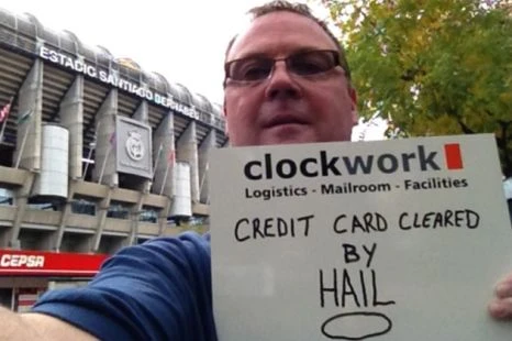 Lái xe hơn 3000 km chỉ vì đưa đón một chú chó