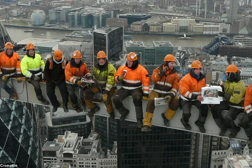 Ăn trưa giữa bầu trời ở độ cao 230m