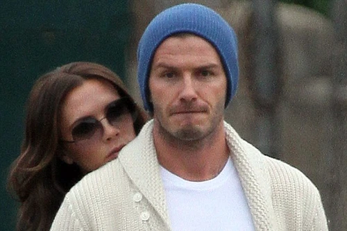 Vợ chồng nhà Beck bỏ vẻ lạnh lùng, tình tứ bên nhau