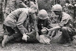 Dã man tra tấn bệnh nhân như thời cổ