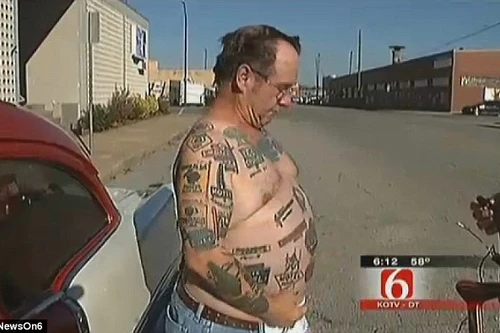 Xăm trên mình hơn 103 biểu tượng của đường cao tốc