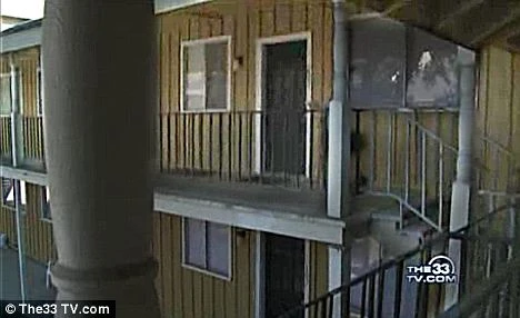 Bé gái 6 tuổi bị mẹ bắt quay clip sex 