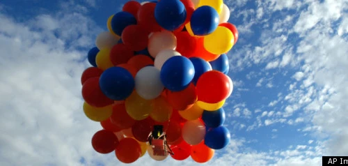Bay từ Mỹ sang Iraq bằng bóng bay