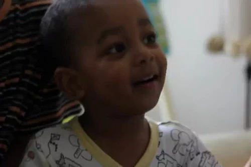 Cậu bé 2 tuổi hồn nhiên đọc Rap