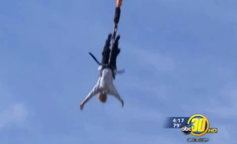 Cụ già 91 tuổi lao mình ngoạn mục