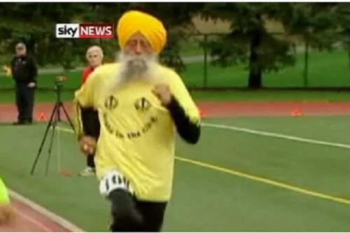 Cụ ông 100 tuổi lập kỷ lục chạy ma-ra-tông