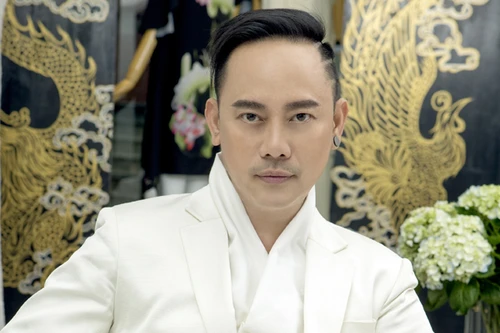 NTK Võ Việt Chung: Tôi vinh dự được thiết kế áo dài cho Chủ tịch Quốc hội