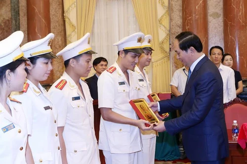 Tuổi trẻ Công an Hà Nội vinh dự báo cáo lên Chủ tịch nước