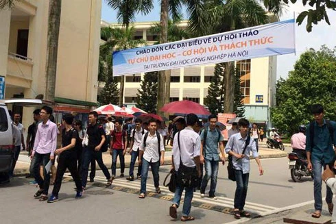 Tính toán lại phương án bỏ điểm sàn xét tuyển đại học