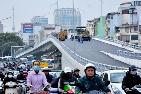 Chuẩn bị thông xe cầu vượt Ô Đống Mác - Nguyễn Khoái