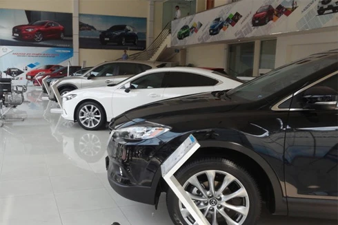 Ô tô giảm giá "khủng" cuối năm: Nên mua ngay hay chờ?