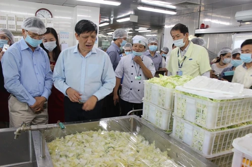 Ham suất ăn giá rẻ, ngộ độc thực phẩm trong khu công nghiệp gia tăng 