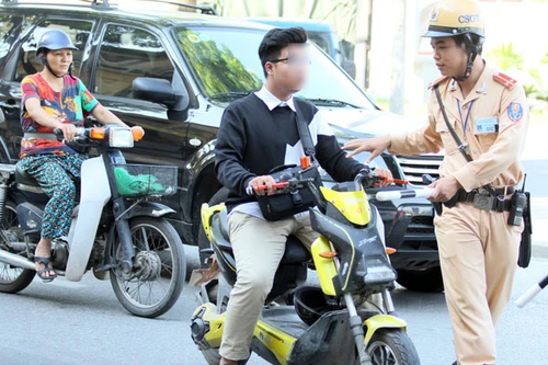 Xe đạp điện: Tưởng "lành" mà hóa "dữ"