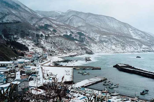 Ống kính nhiếp ảnh về nơi bị động đất tàn phá