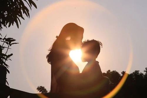 Bức ảnh về tình mẹ con đoạt giải chụp ảnh nhanh