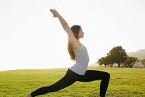 Nên tập yoga dưới ánh nắng mặt trời