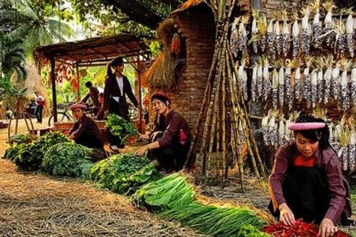 Chợ quê trong "làng"