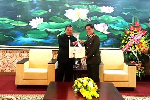 Giám mục Châu Ngọc Tri chúc Tết Công an Hà Nội
