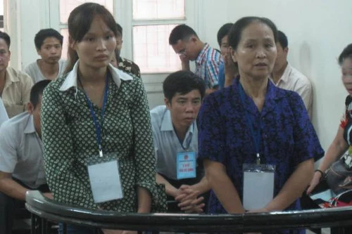 Ba mẹ con hò nhau đốt "vùng kín" người cùng thôn bằng mồi rơm 