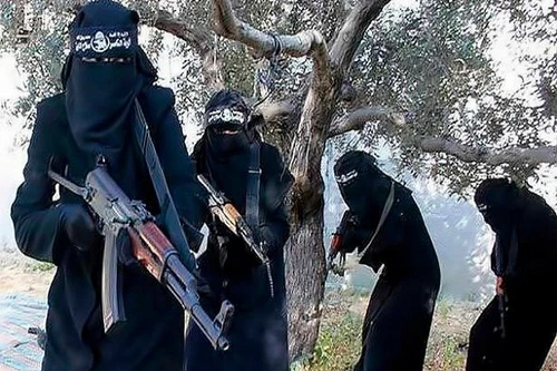 IS dùng kẹp đinh tra tấn dã man phụ nữ như thời trung cổ